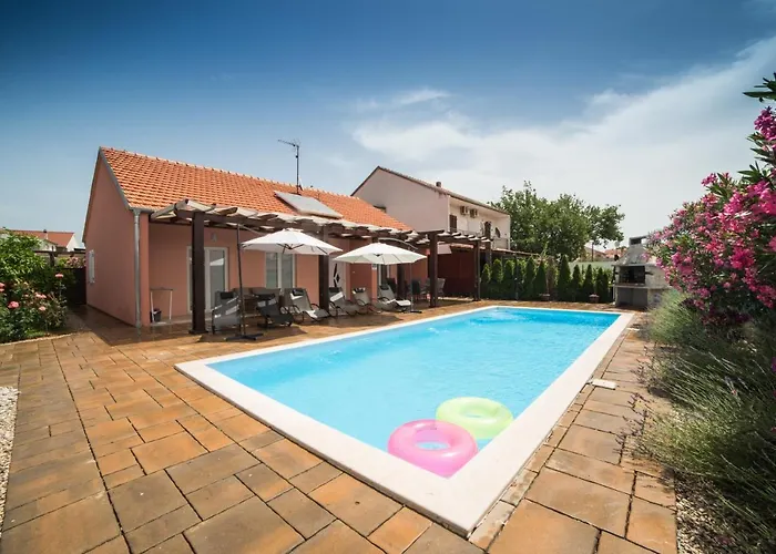 Vila Magdalena, Biograd Na Moru